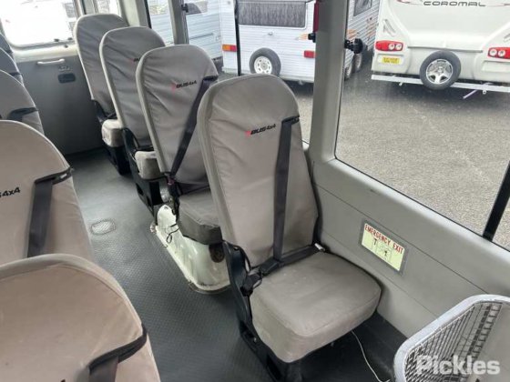 2019款丰田考斯特