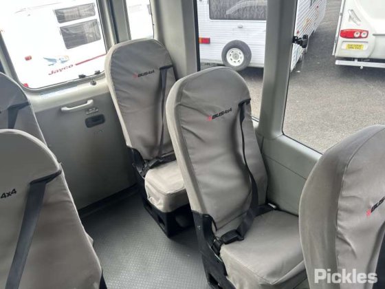 2019款丰田考斯特