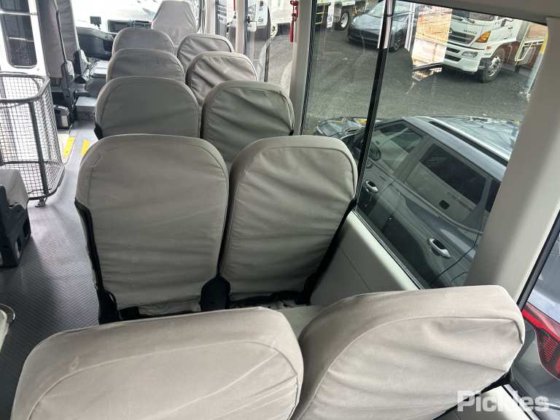 2019款丰田考斯特