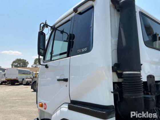 2002 日产 UD CK320