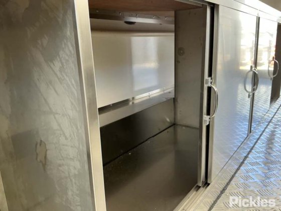 2025 绿色有限公司