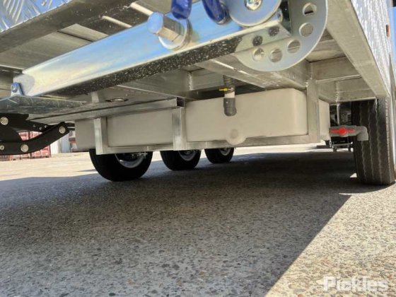 2025 绿色有限公司