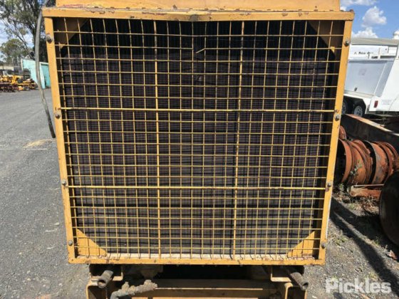 キャタピラー発電機