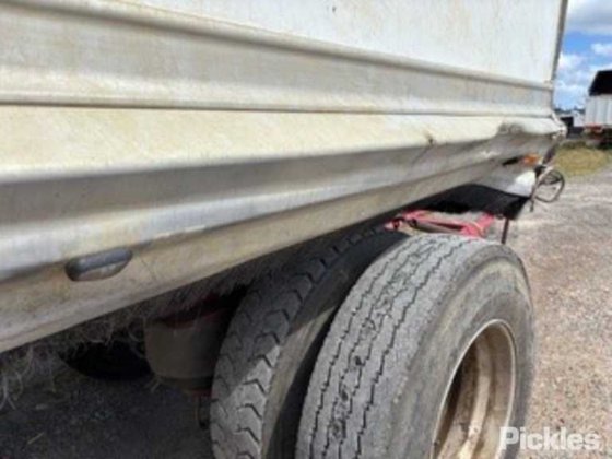 2007年散装压力油罐车