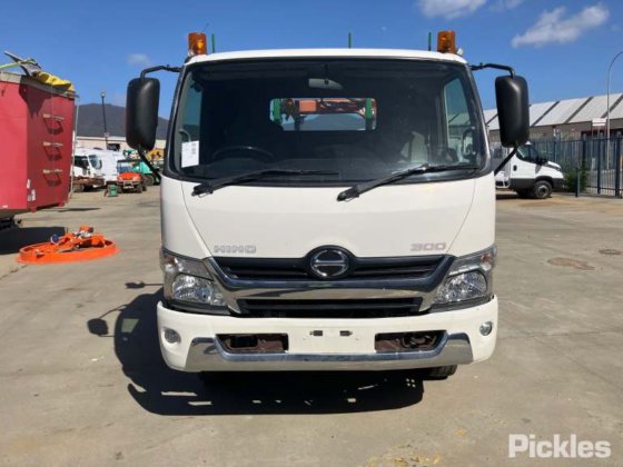 2016年式 日野 300 921