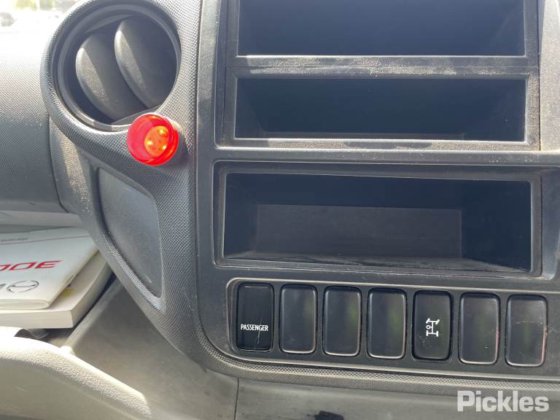 2016年式 日野 300 921