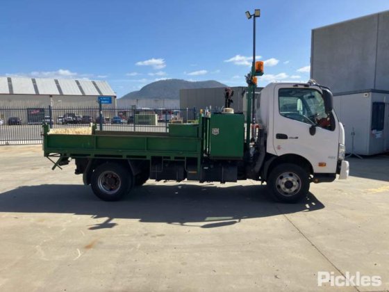 2016年式 日野 300 921