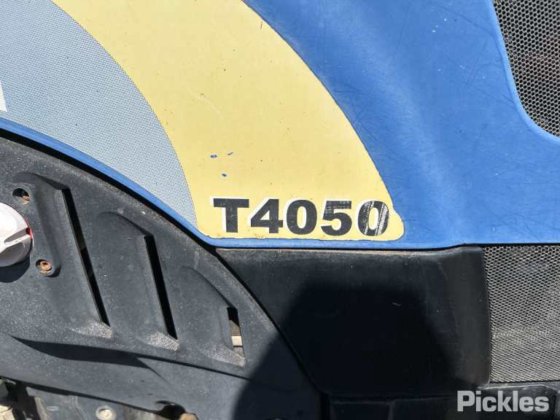 2011年 ニューホランド T4050