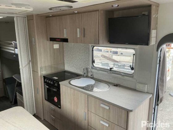 2017年式ジェイコ スタークラフト アウトバック