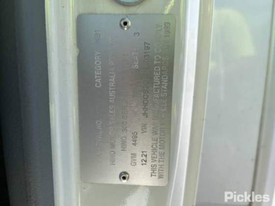 2021年式日野300シリーズ