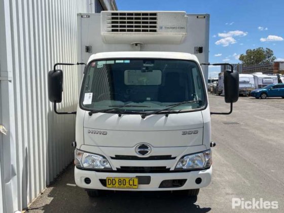 2021年式日野300シリーズ