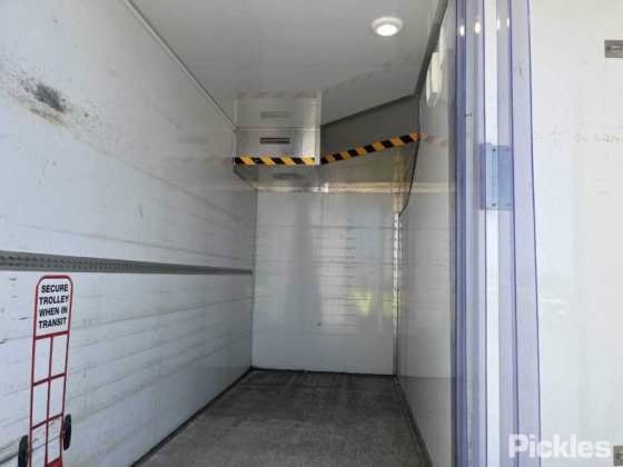 2021年式日野300シリーズ