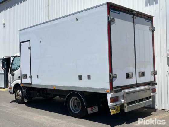 2021年式日野300シリーズ