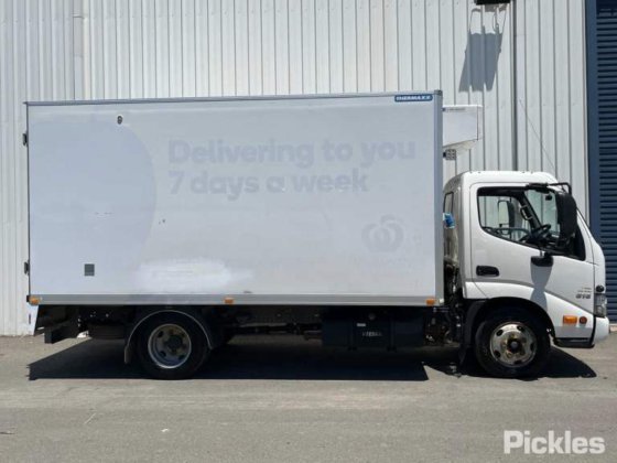 2021年式日野300シリーズ