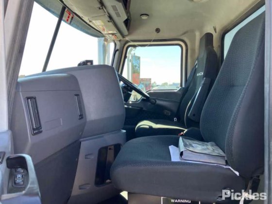 2013 Mack CMHT Trident