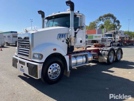 2013 Mack CMHT Trident