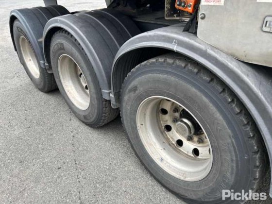 2015 真品三轴半挂车