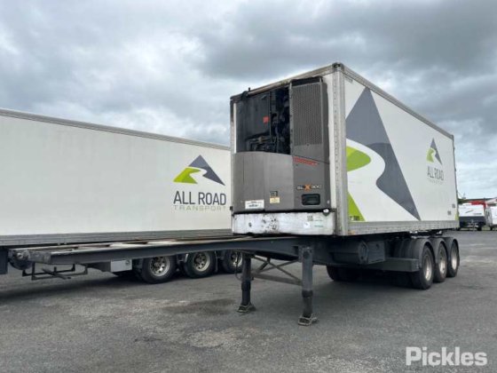 2015 真品三轴半挂车