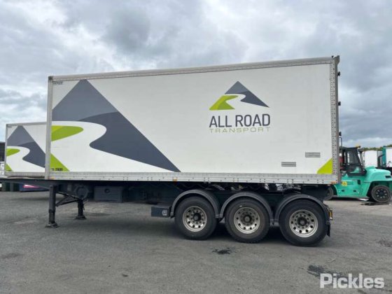 2015 真品三轴半挂车