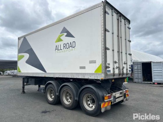 2015 真品三轴半挂车