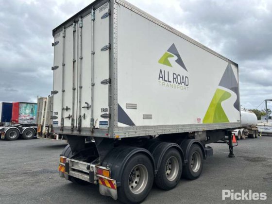 2015 真品三轴半挂车