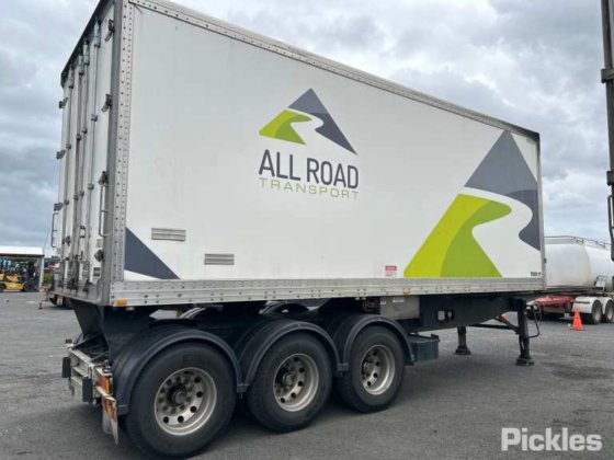 2015 真品三轴半挂车