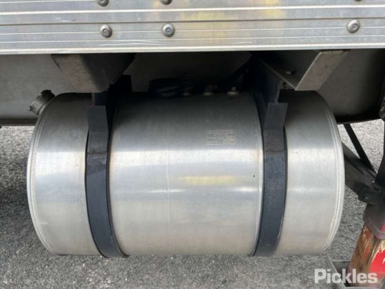 2014款正品三轴半挂车