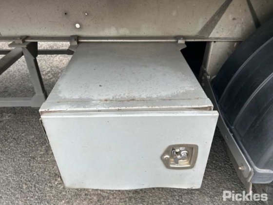 2014款正品三轴半挂车