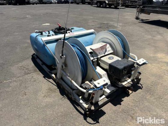 滑架式400L快速喷涂单元。