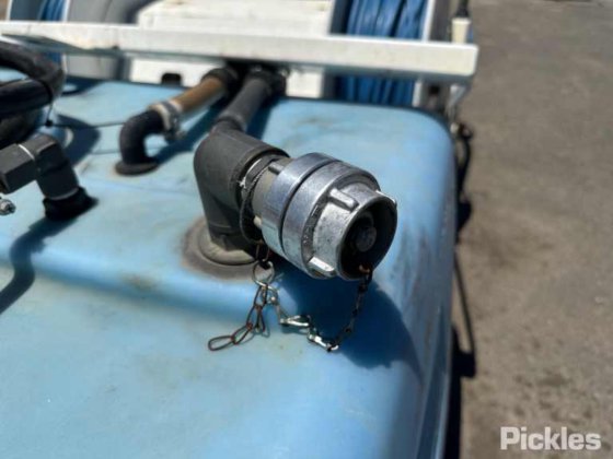 滑架式400L快速喷涂单元。