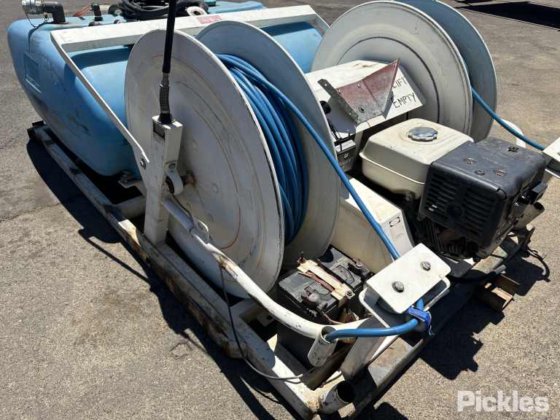 滑架式400L快速喷涂单元。