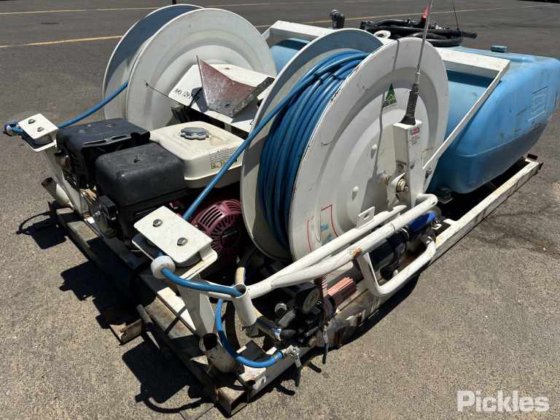 滑架式400L快速喷涂单元。