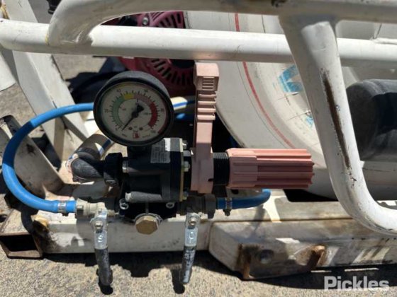 滑架式400L快速喷涂单元。