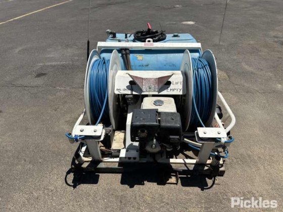 滑架式400L快速喷涂单元。