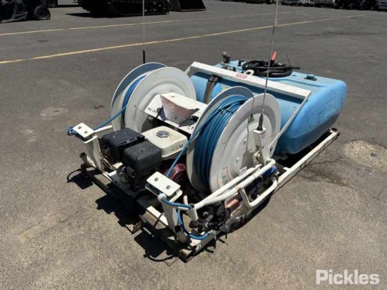 滑架式400L快速喷涂单元。