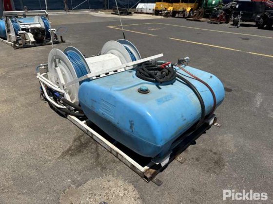 滑架式400L快速喷涂单元。