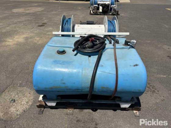 滑架式400L快速喷涂单元。