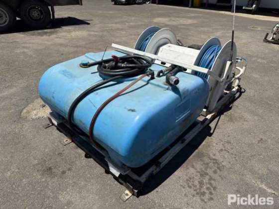 滑架式400L快速喷涂单元。