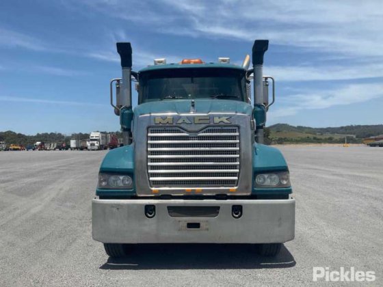 2016 Mack CMHR 三叉戟