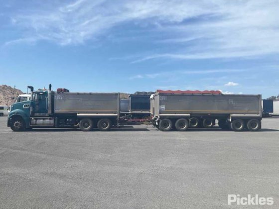 2016 Mack CMHR 三叉戟