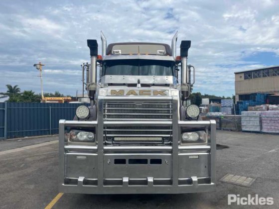 2013 Mack 超级运输车