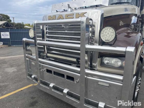 2013 Mack 超级运输车