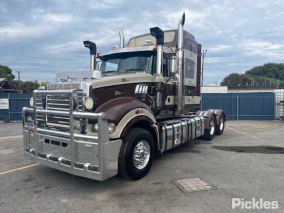 2013 Mack 超级运输车