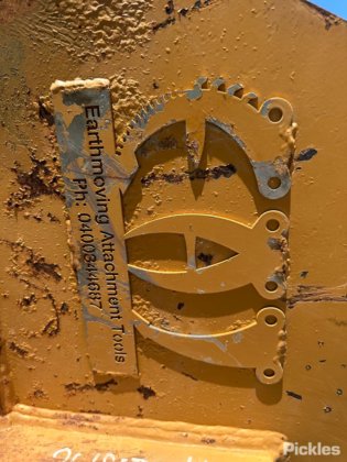 挖掘机液压抓斗附件。