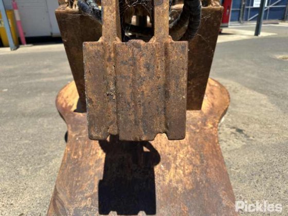 挖掘机液压抓斗附件。