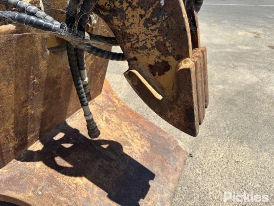 挖掘机液压抓斗附件。