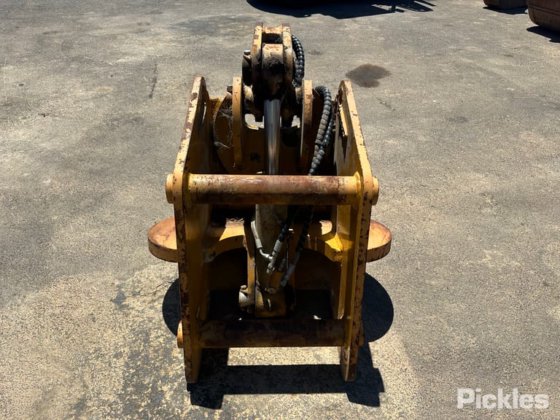 挖掘机液压抓斗附件。