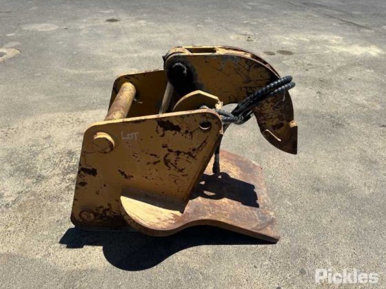 挖掘机液压抓斗附件。