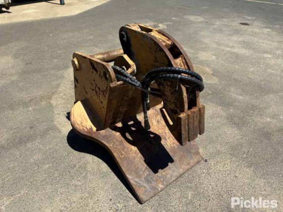 挖掘机液压抓斗附件。