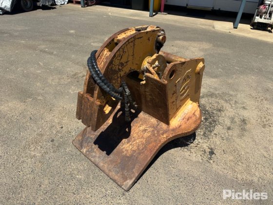 挖掘机液压抓斗附件。